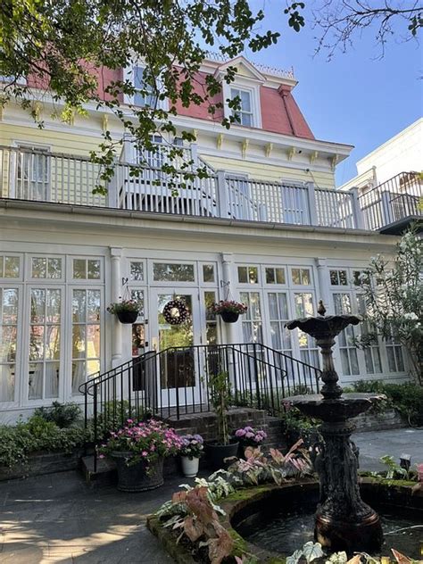 Barksdale house inn - Stay at this 3-star B&B in Charleston. Enjoy free breakfast, free WiFi and on-site parking. Our guests praise the breakfast and the helpful staff in their reviews. Popular attractions Port of Charleston Cruise Terminal and Marion Square are located nearby. Discover genuine guest reviews for Barksdale House Inn, in Historic …